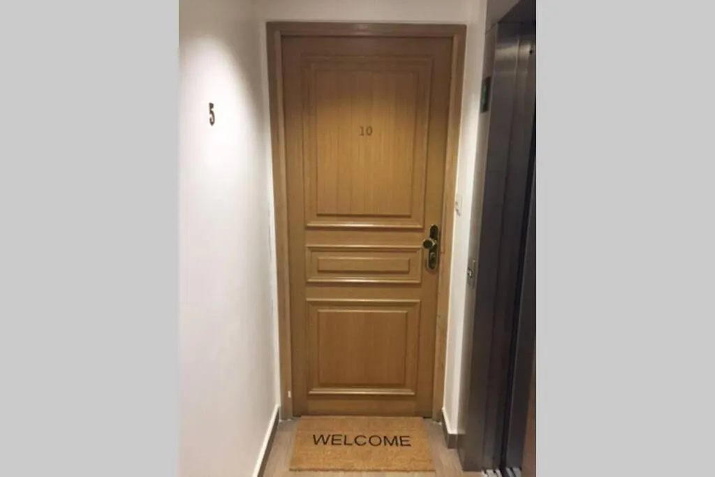 French Typical Apartment パリ