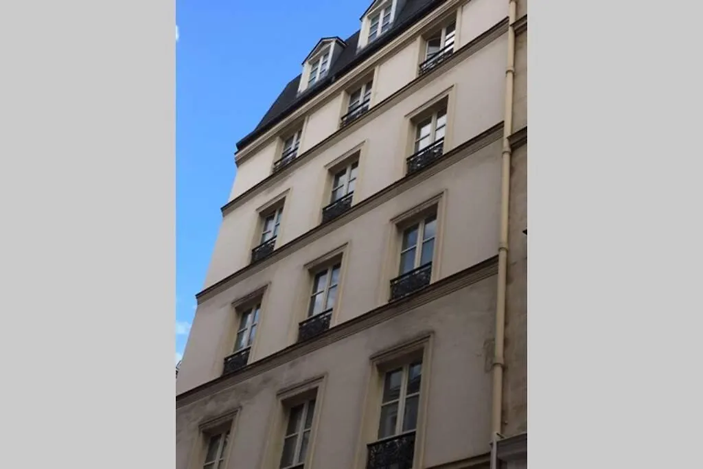 French Typical Apartment パリ フランス
