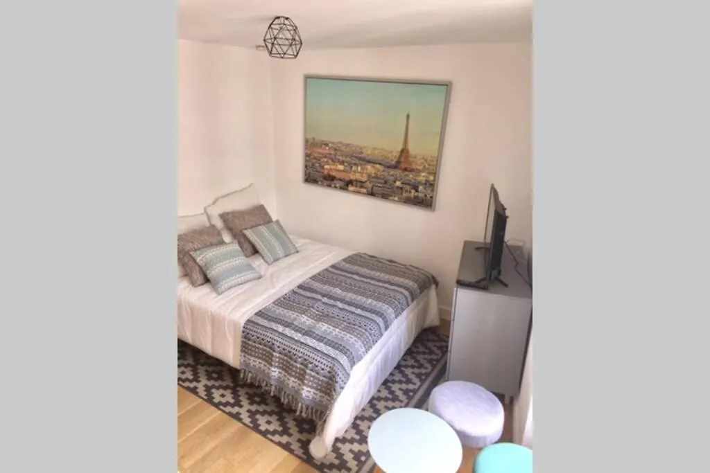 French Typical Apartment パリ